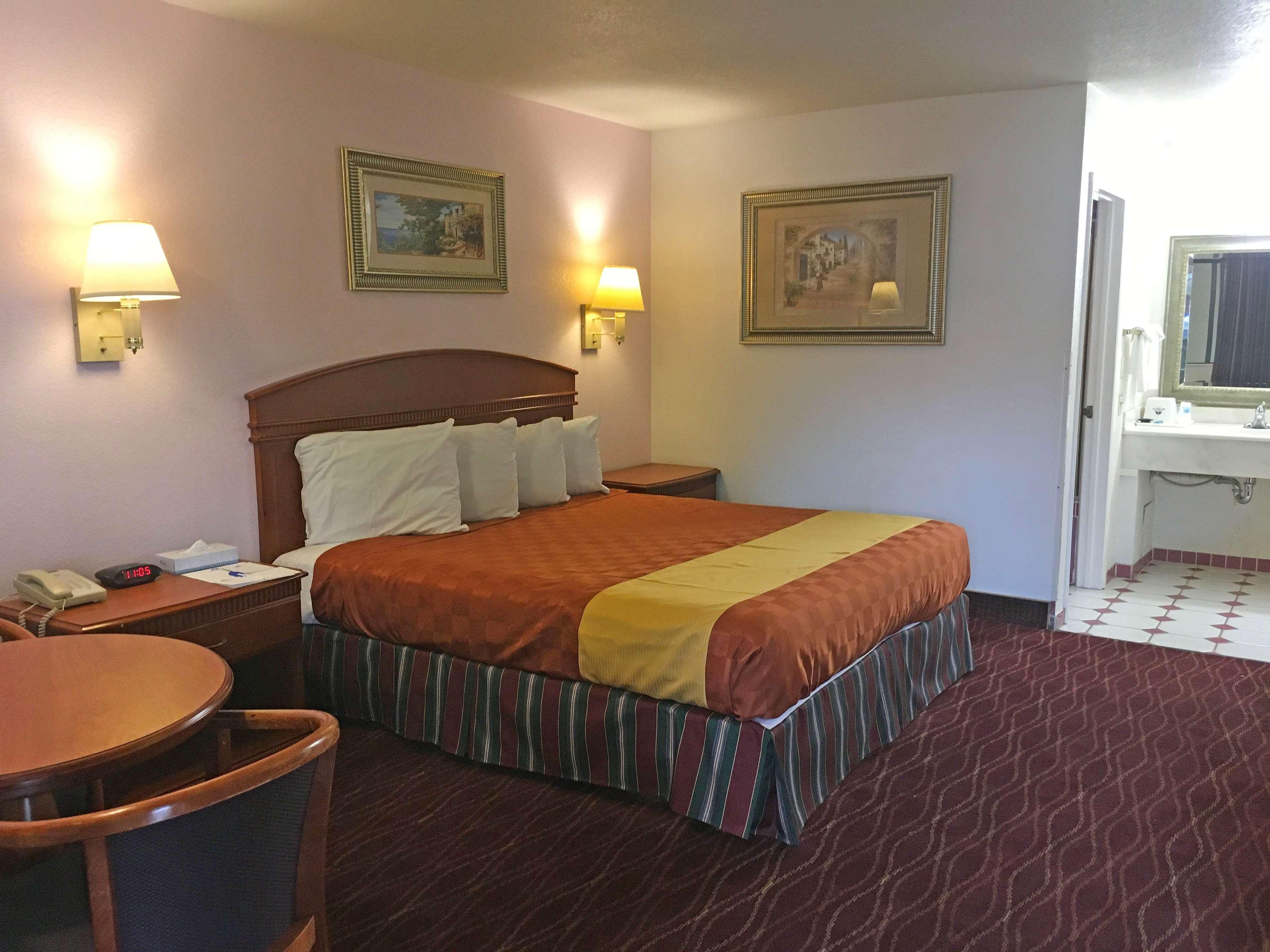 Ibis Styles Lisieux Normandie Екстериор снимка