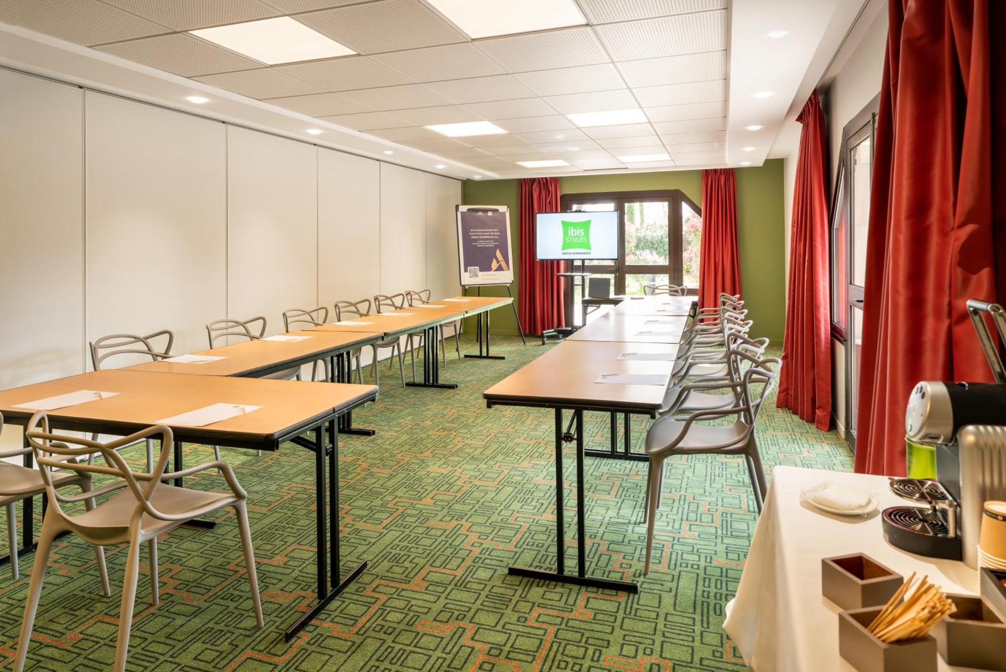 Ibis Styles Lisieux Normandie Екстериор снимка